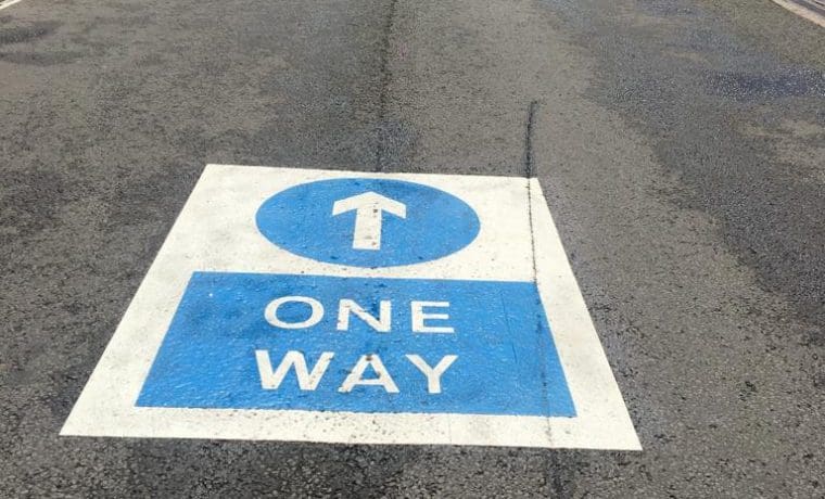 one way traffic road markings